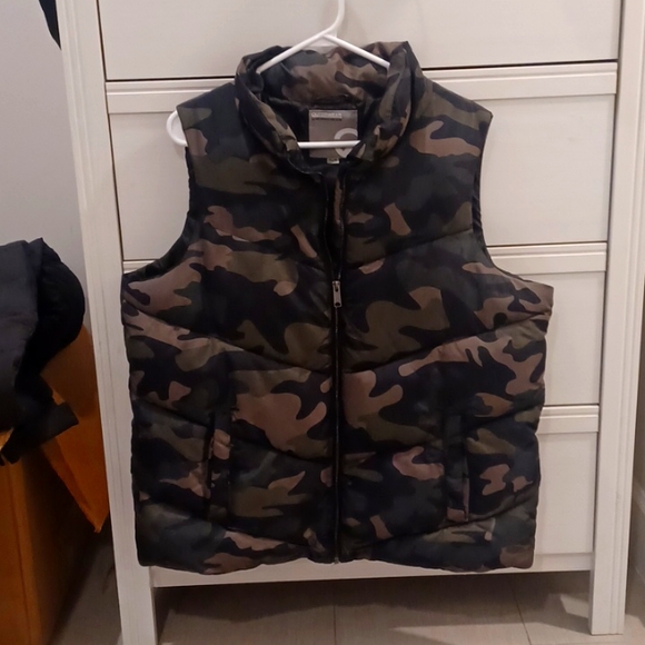 Warehouse one camo vest - Picture 1 of 1